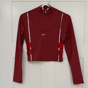 FREE w/ 🌻3/$25 bundle - Nike Pro Hyperwarm Crop Top